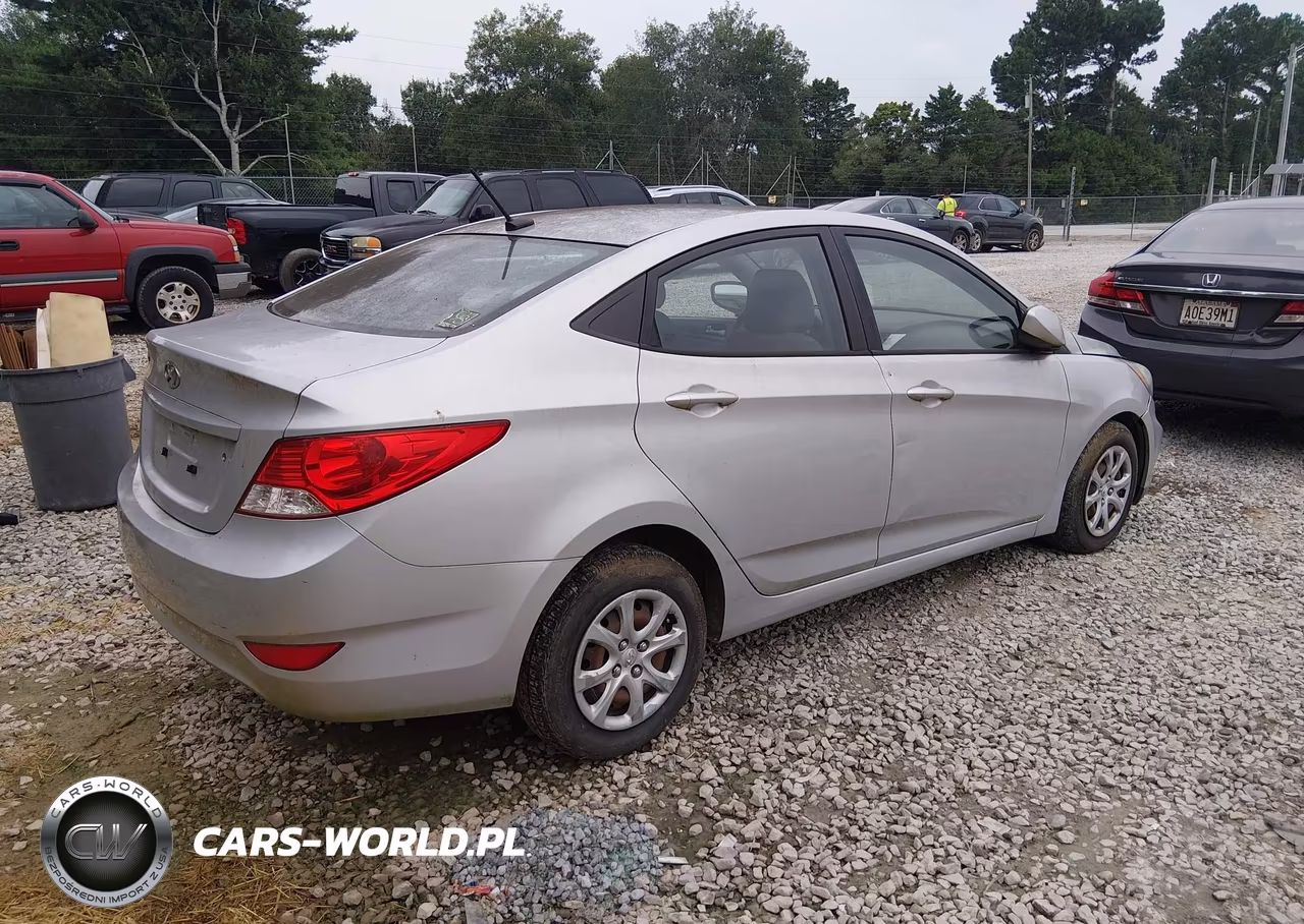 2013 Hyundai Accent Gls VIN:KMHCT4AE0DU556339 - 4