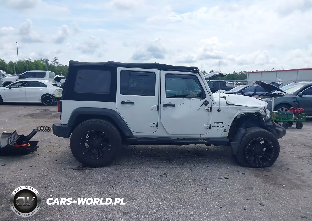 2014 Jeep Wrangler Unlimited Sport VIN:1C4HJWDG2EL113514 - 14