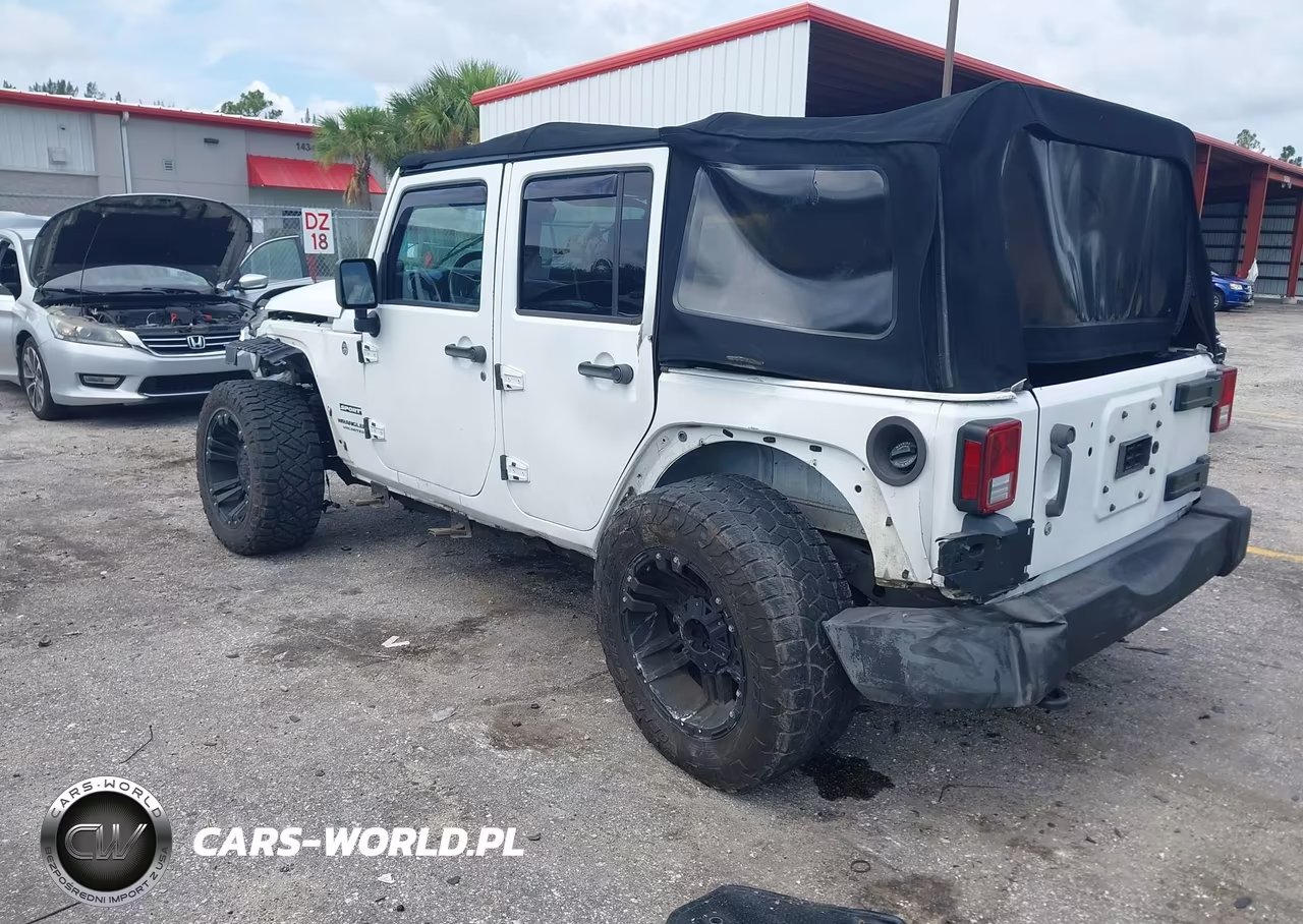 2014 Jeep Wrangler Unlimited Sport VIN:1C4HJWDG2EL113514 - 3