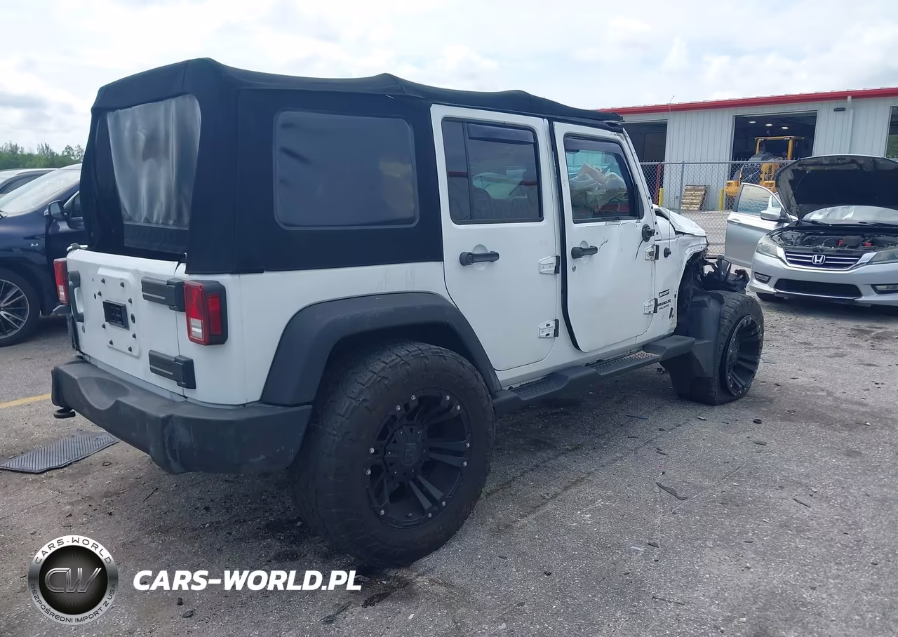 2014 Jeep Wrangler Unlimited Sport VIN:1C4HJWDG2EL113514 - 4