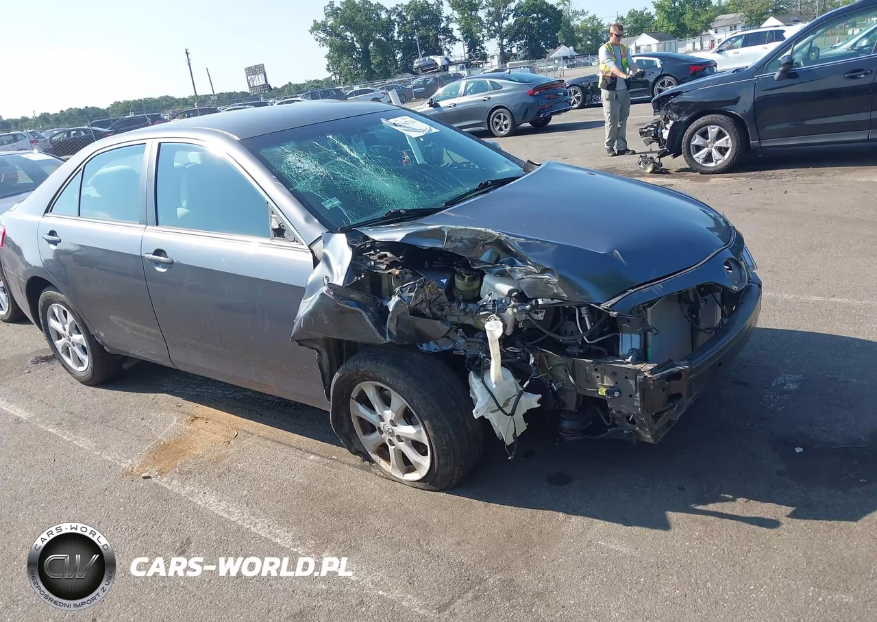 2011 Toyota Camry Le – zdjęcie 1 z 16