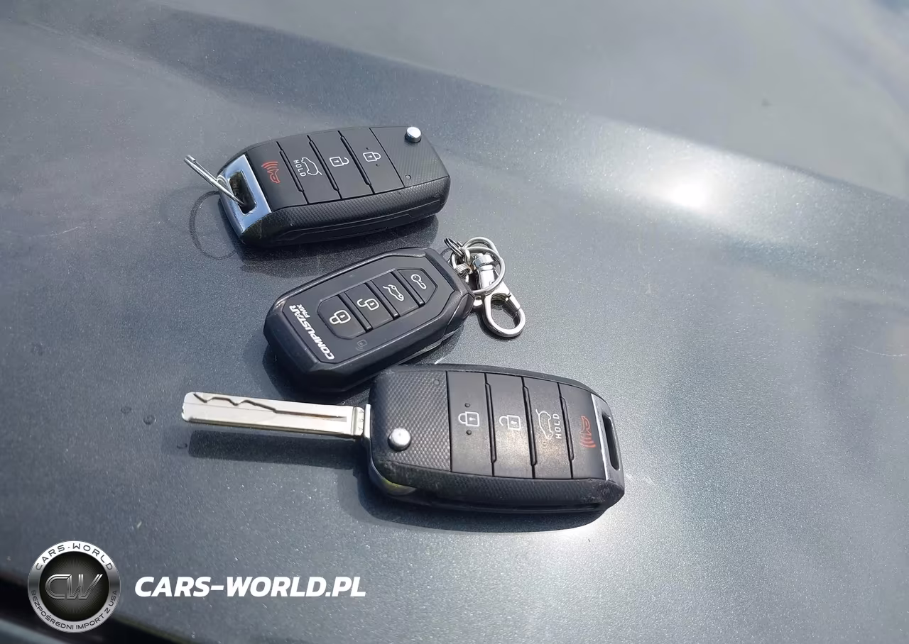 2018 Kia Soul + VIN:KNDJP3A5XJ7893248 - 11