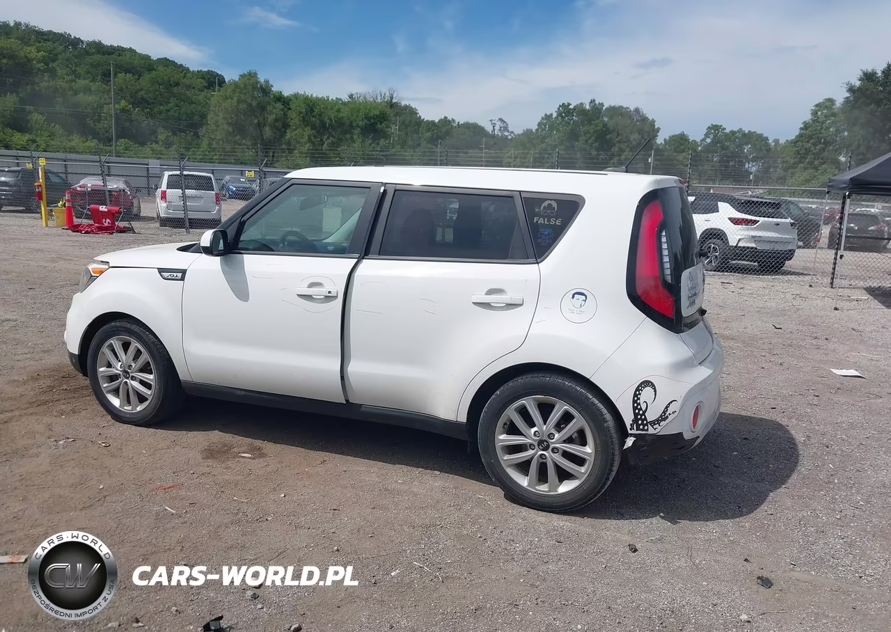 2018 Kia Soul + VIN:KNDJP3A5XJ7893248 - 15