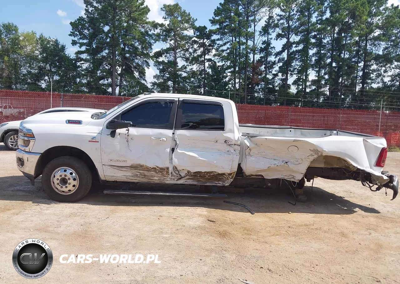 2025 Ram 3500 Laramie 4X4 8' Box VIN:3C63RRJL4SG520031 - 10