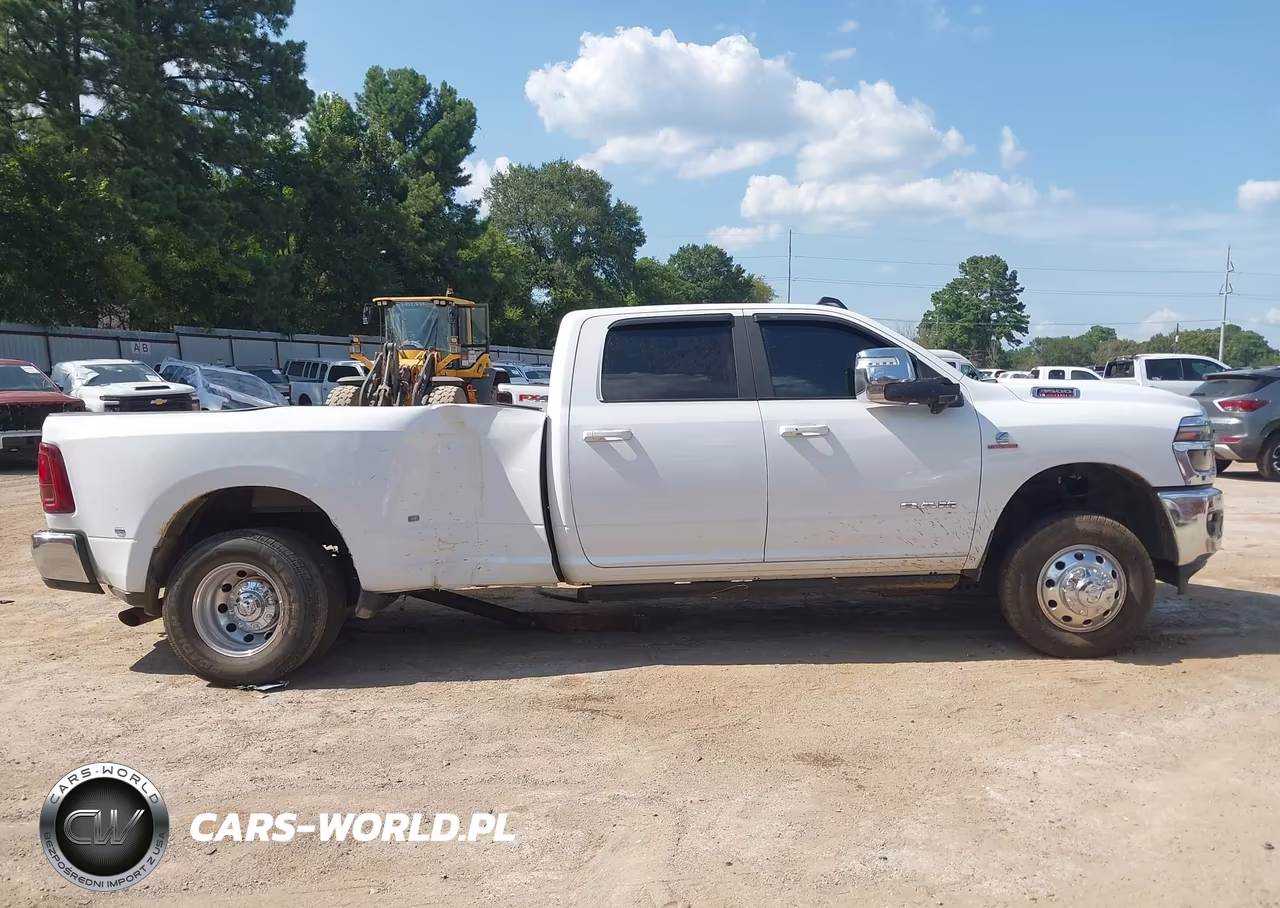2025 Ram 3500 Laramie 4X4 8' Box VIN:3C63RRJL4SG520031 - 13