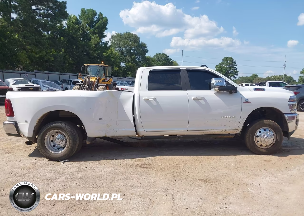 2025 Ram 3500 Laramie 4X4 8' Box VIN:3C63RRJL4SG520031 - 16