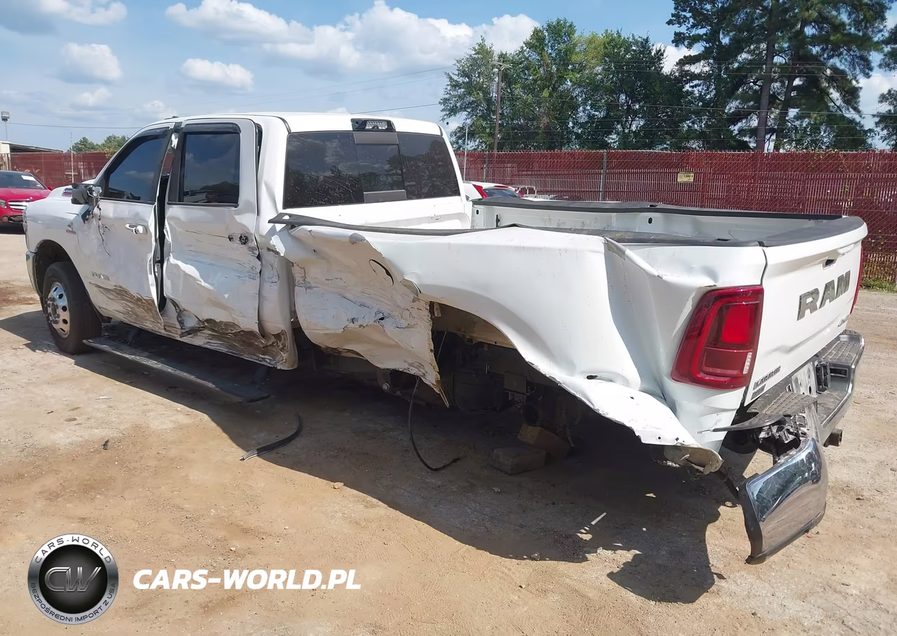 2025 Ram 3500 Laramie 4X4 8' Box VIN:3C63RRJL4SG520031 - 3