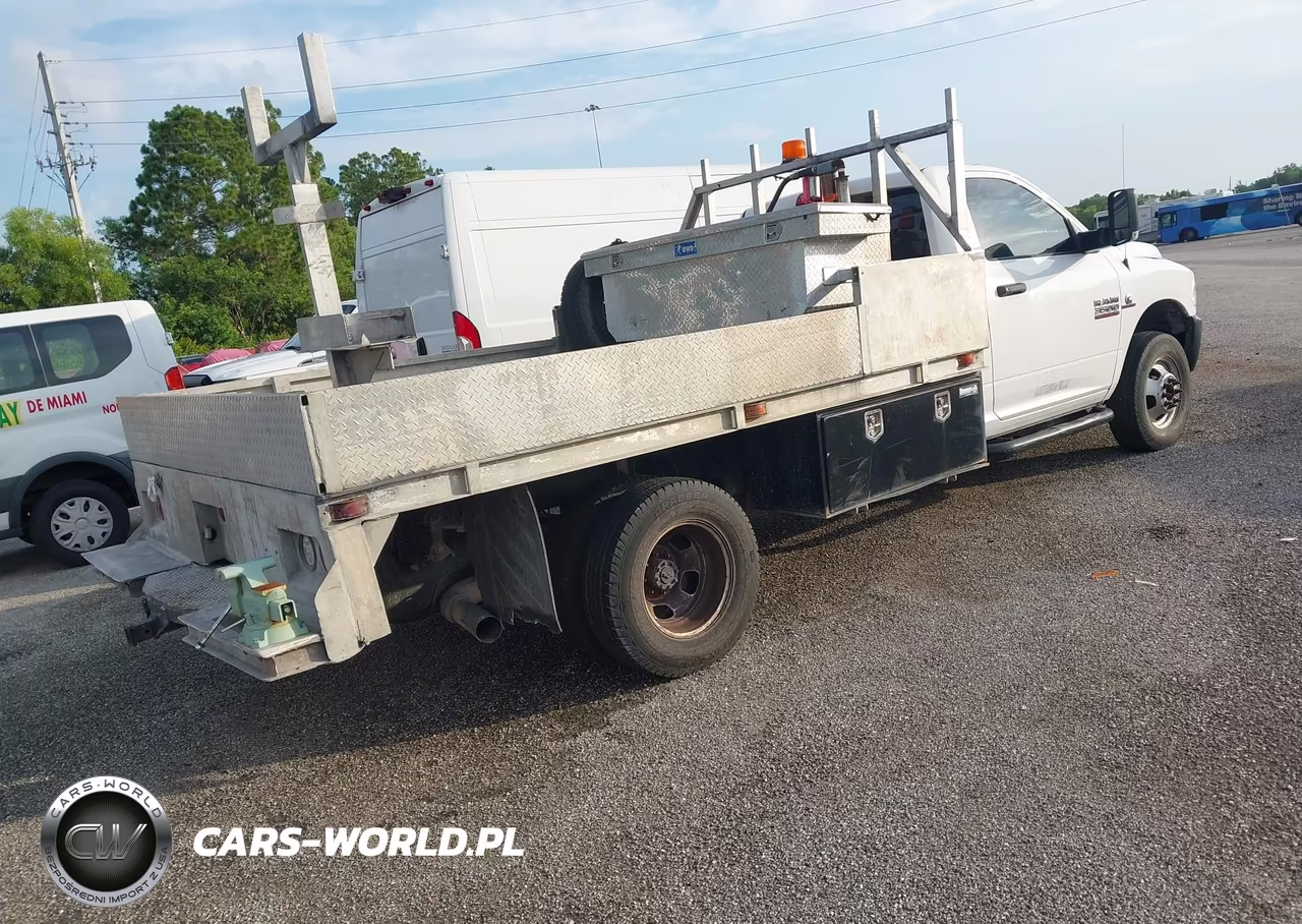 2018 Ram 3500 Chassis Tradesman-Slt VIN:3C7WRTBL3JG188859 - 4