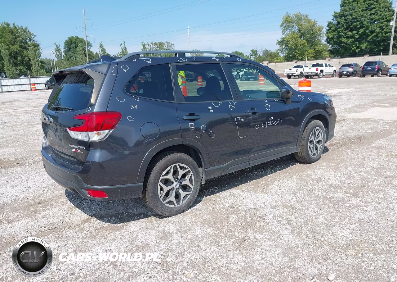 2019 Subaru Forester Premium VIN:JF2SKAEC6KH584485 - 4