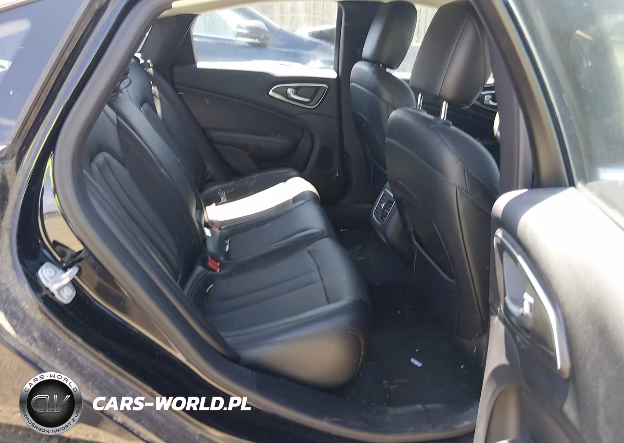 2015 Chrysler 200 C VIN:1C3CCCCB9FN566631 - 8
