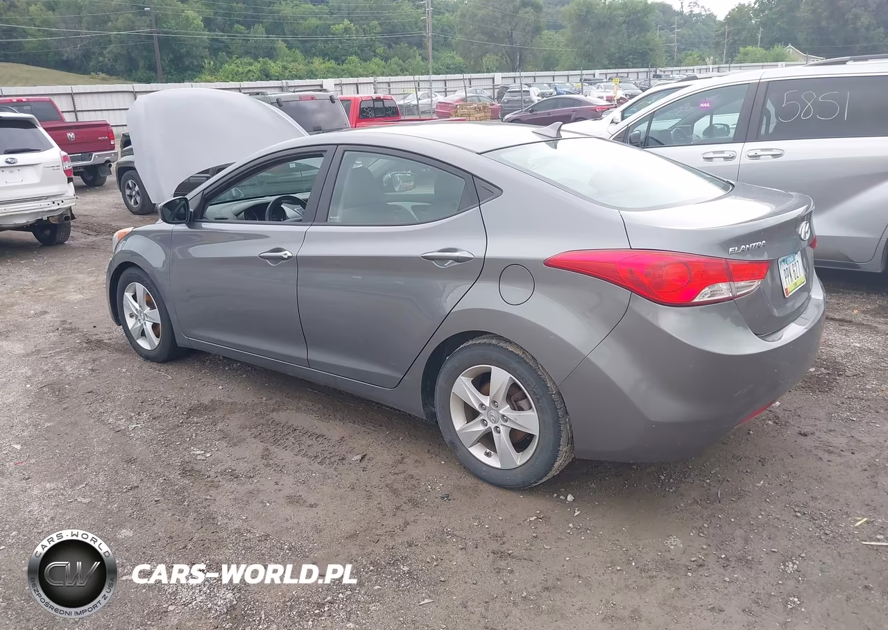 2013 Hyundai Elantra Gls VIN:5NPDH4AE5DH358392 - 3