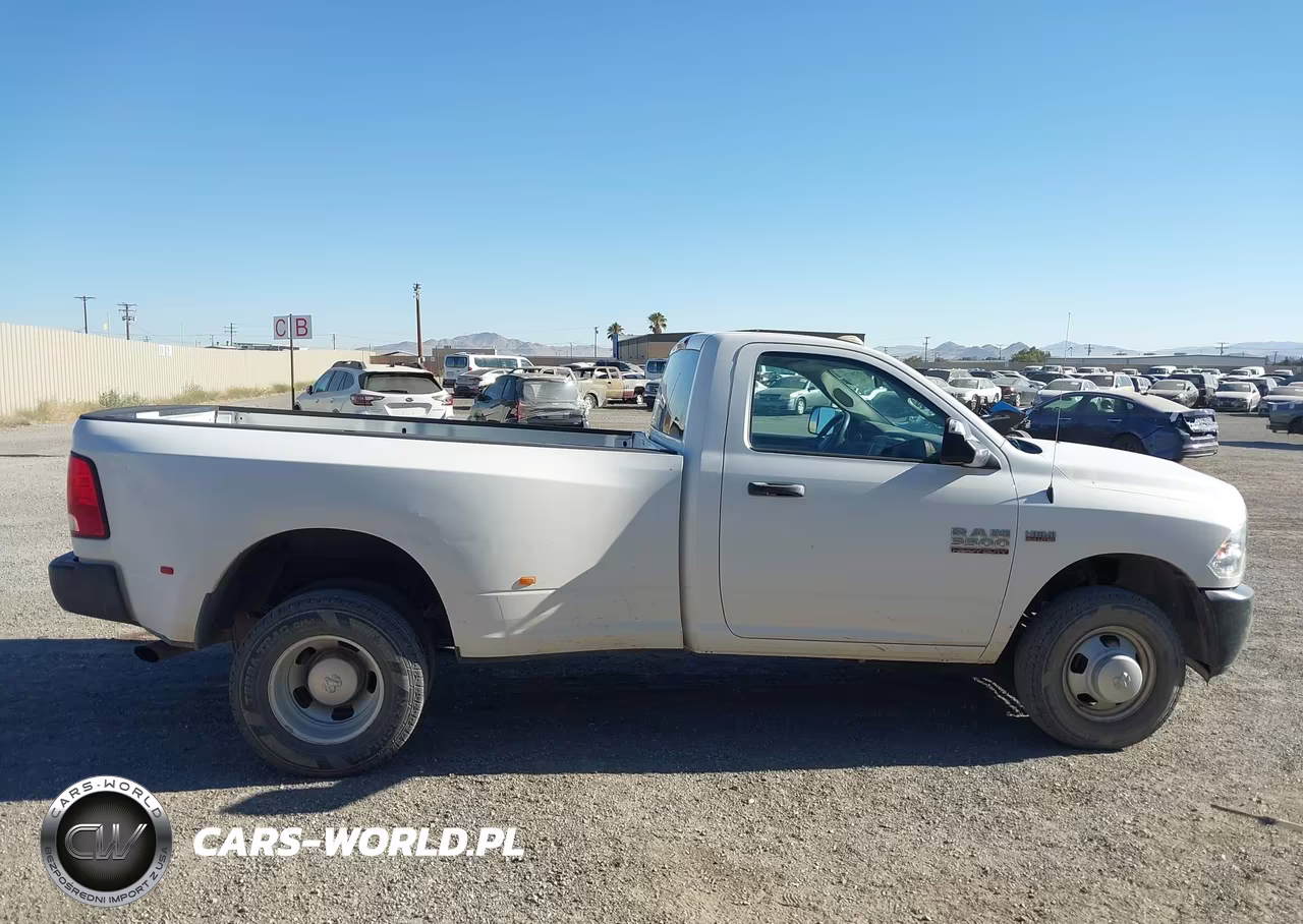 2018 Ram 3500 Tradesman 4X2 8' Box VIN:3C63RPAJ7JG318494 - 13