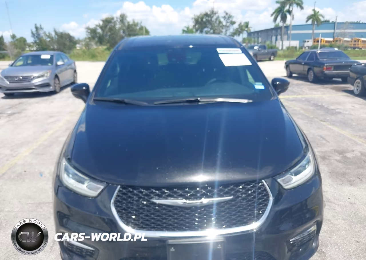 2025 Chrysler Pacifica Select VIN:2C4RC1BG1SR532087 - 13