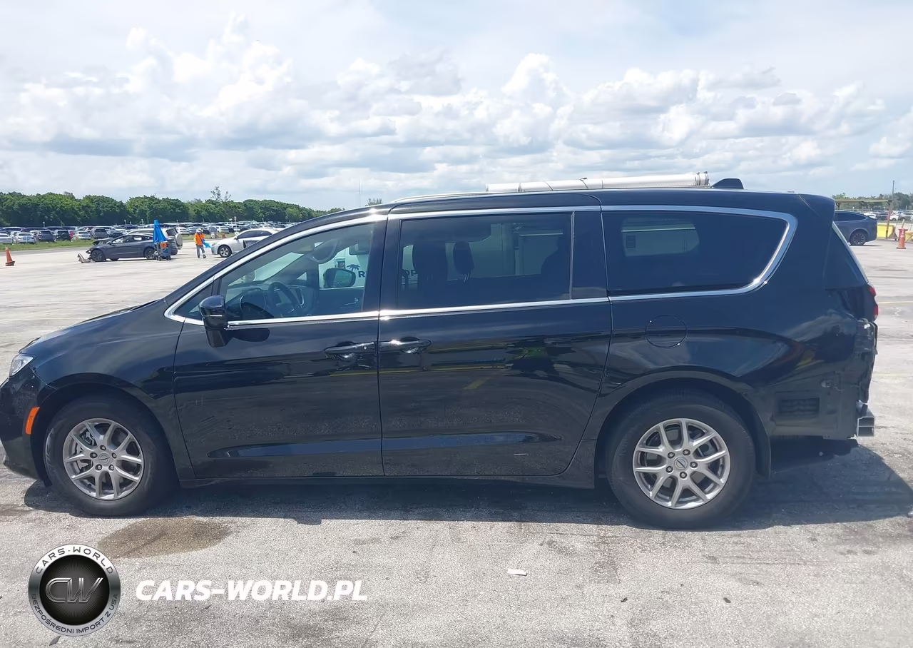 2025 Chrysler Pacifica Select VIN:2C4RC1BG1SR532087 - 15