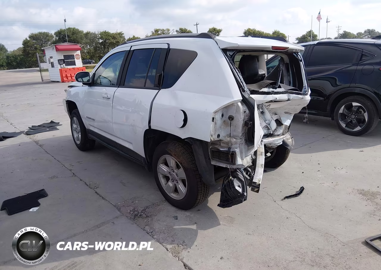 2017 Jeep Compass Latitude VIN:1C4NJCEA3HD116044 - 3