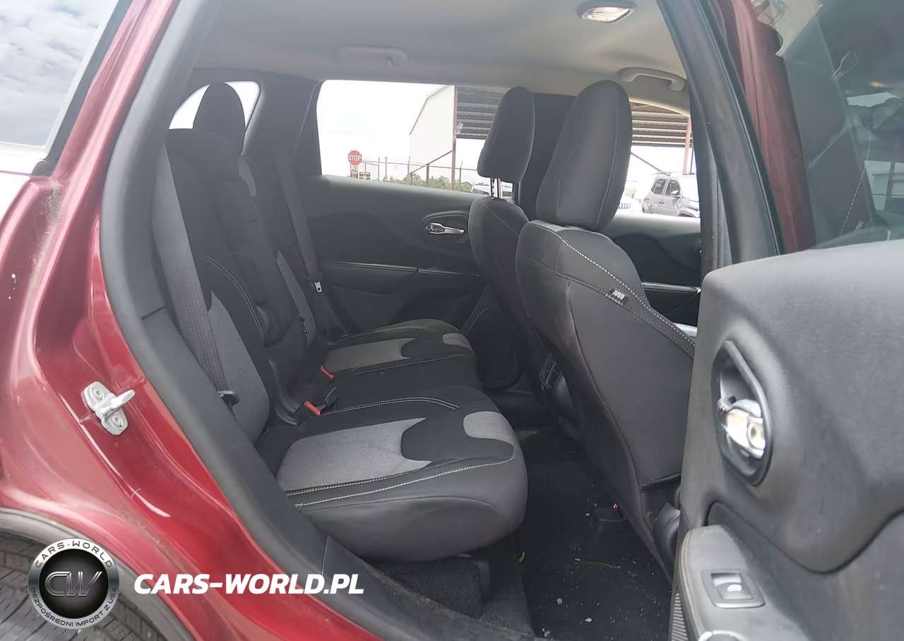 2014 Jeep Cherokee Latitude VIN:1C4PJLCS6EW106287 - 8