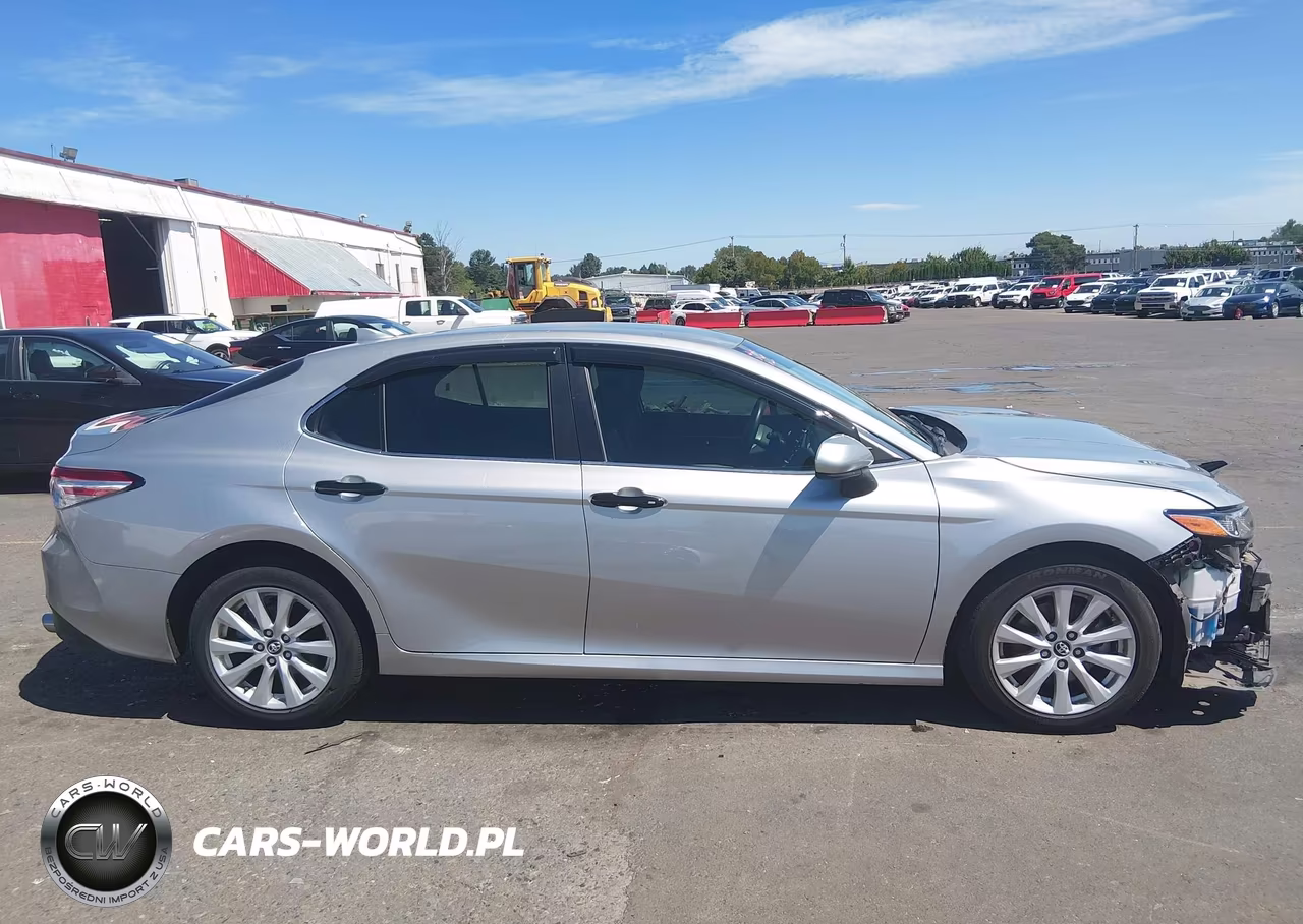 2020 Toyota Camry Le VIN:4T1C11AK9LU339722 - 14