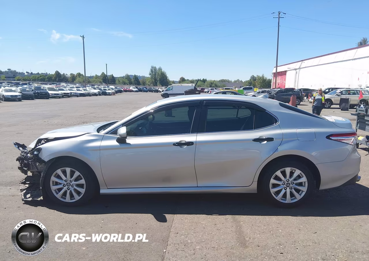 2020 Toyota Camry Le VIN:4T1C11AK9LU339722 - 15