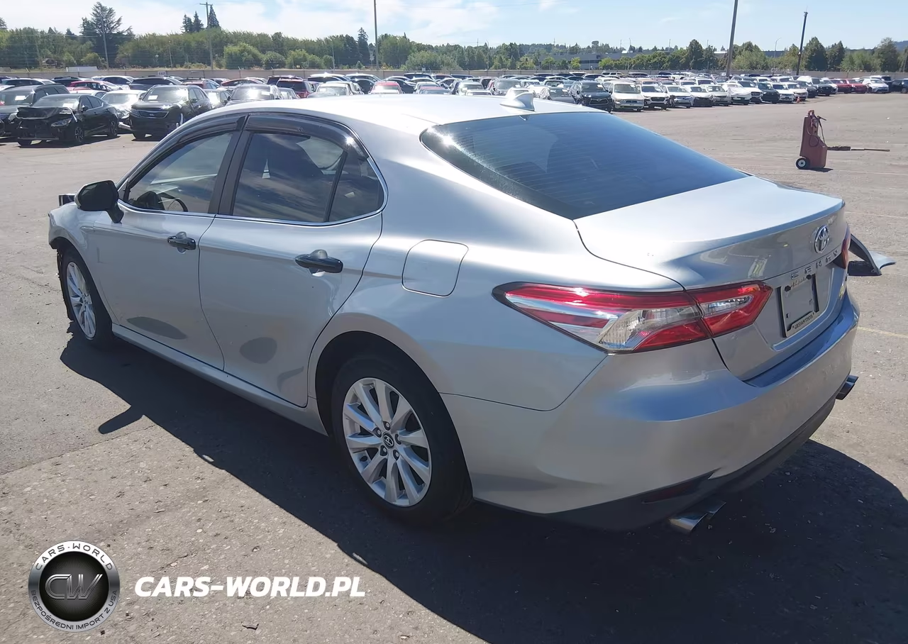 2020 Toyota Camry Le VIN:4T1C11AK9LU339722 - 3