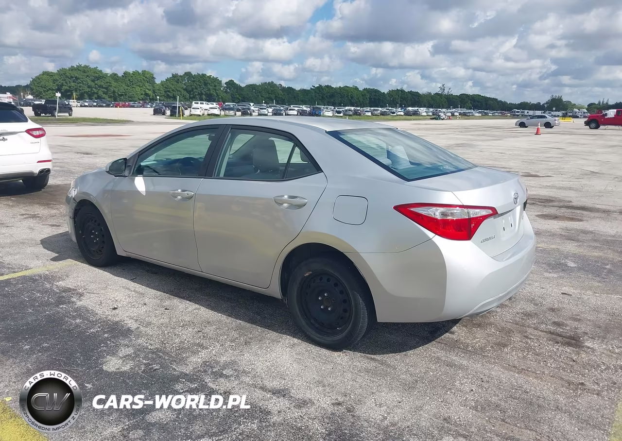 2015 Toyota Corolla Le VIN:2T1BURHE8FC229719 - 3