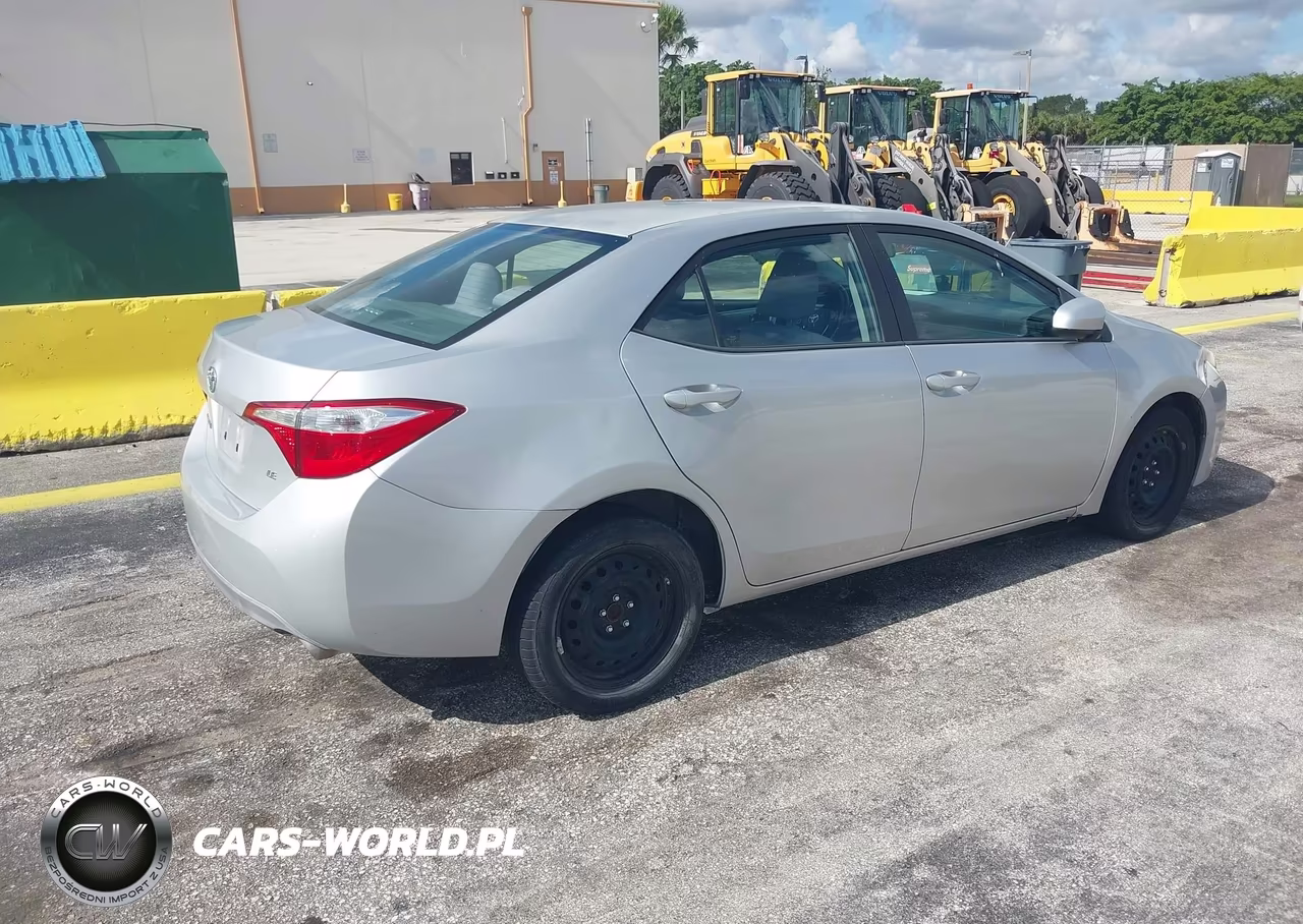 2015 Toyota Corolla Le VIN:2T1BURHE8FC229719 - 4