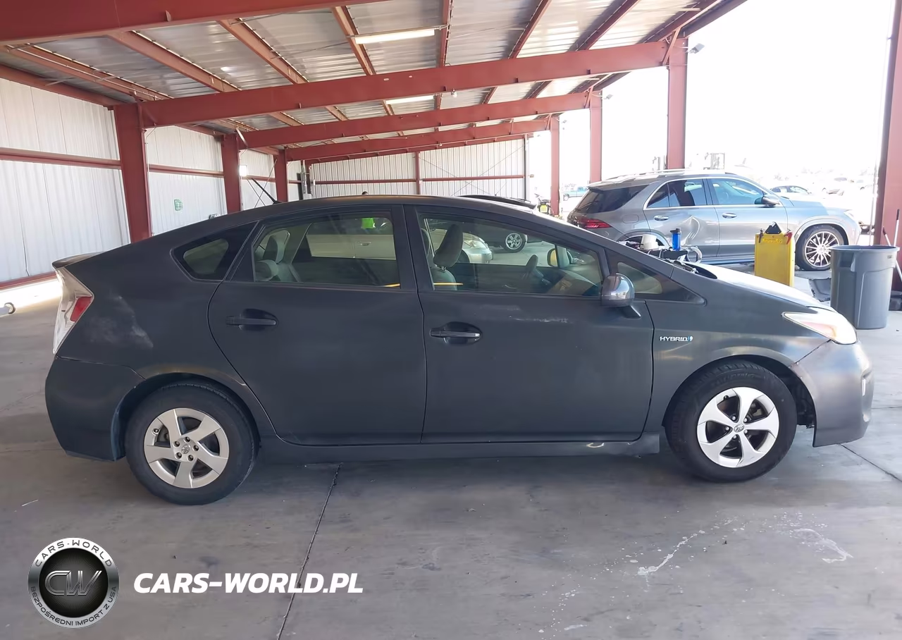 2015 Toyota Prius Two VIN:JTDKN3DU2F0455305 - 13