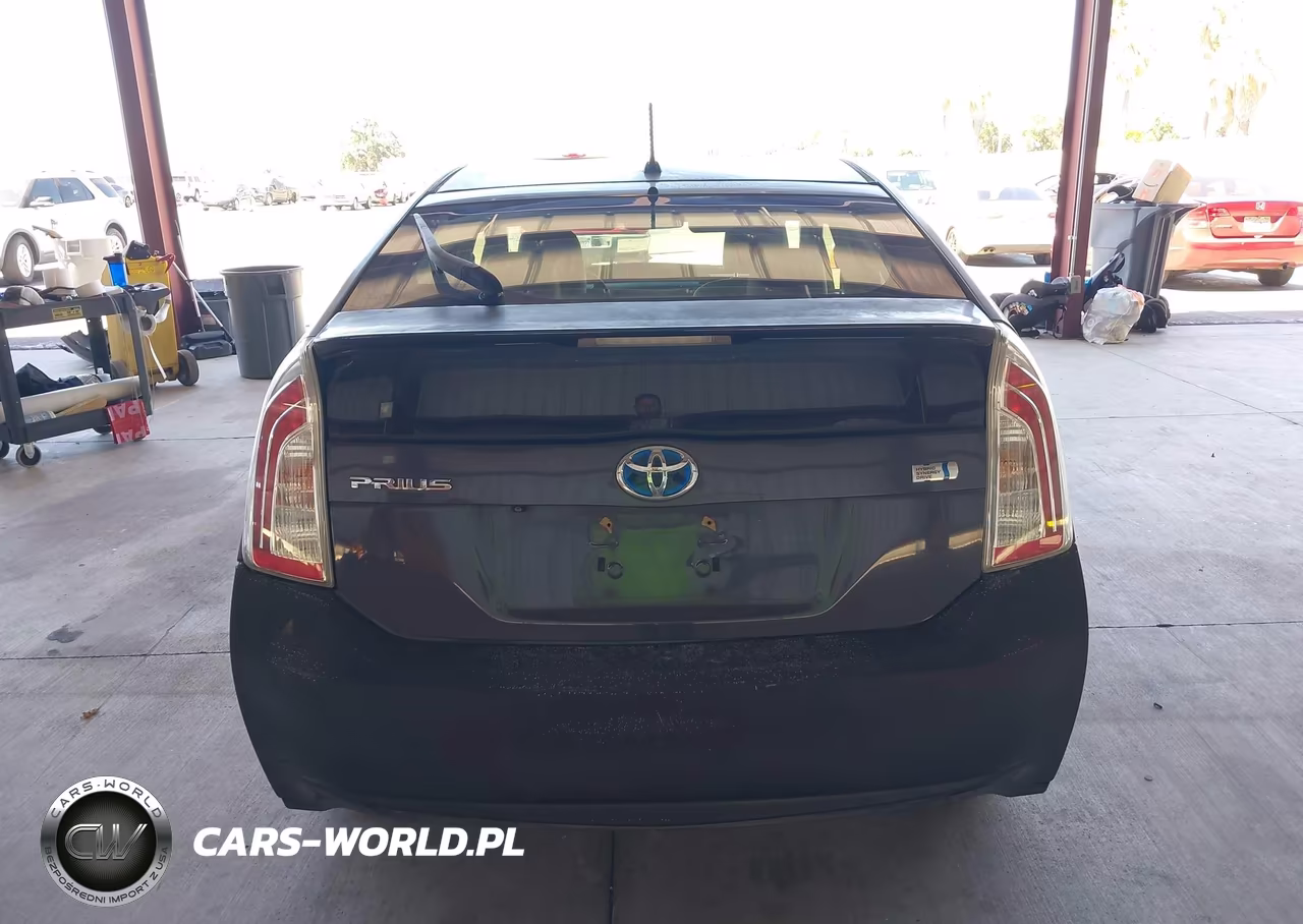 2015 Toyota Prius Two VIN:JTDKN3DU2F0455305 - 16