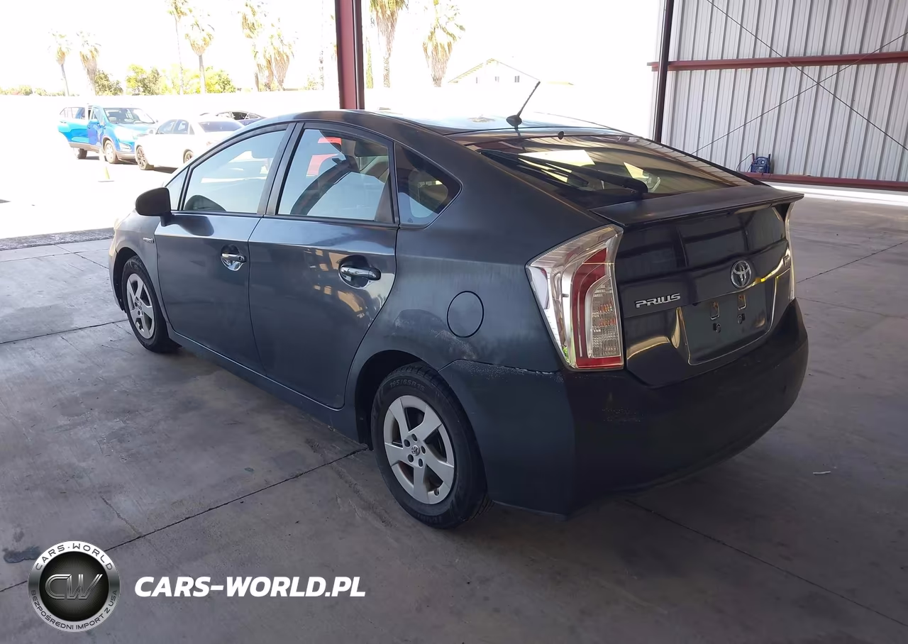 2015 Toyota Prius Two VIN:JTDKN3DU2F0455305 - 3