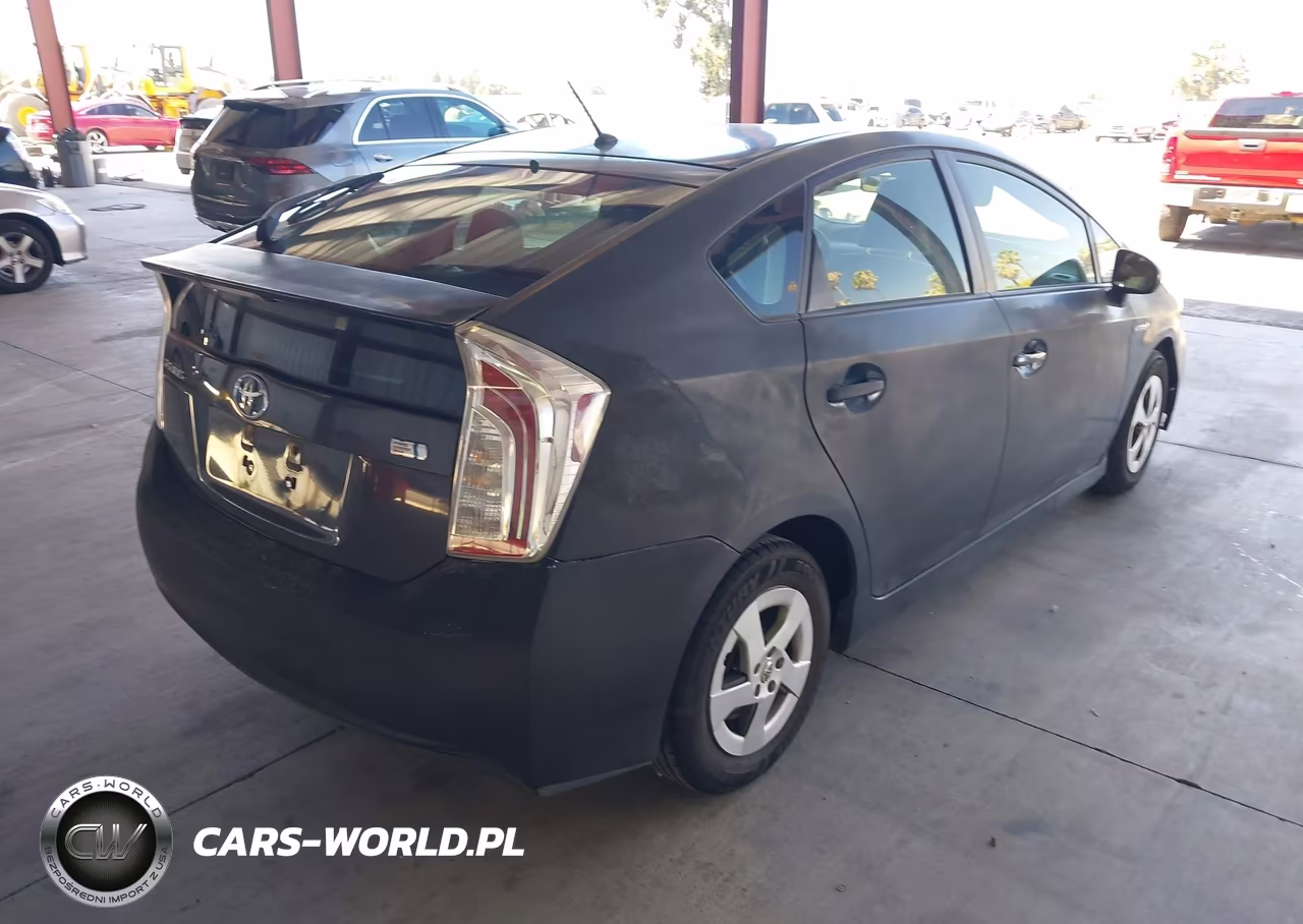 2015 Toyota Prius Two VIN:JTDKN3DU2F0455305 - 4