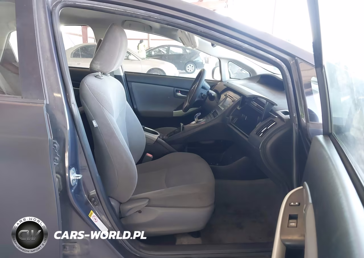 2015 Toyota Prius Two VIN:JTDKN3DU2F0455305 - 5