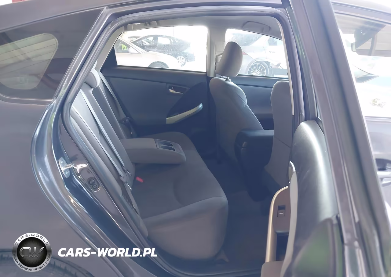 2015 Toyota Prius Two VIN:JTDKN3DU2F0455305 - 8