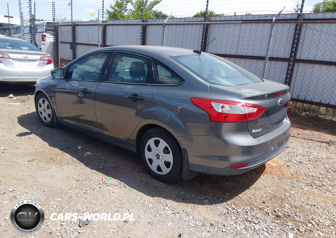2014 Ford Focus S VIN:1FADP3E26EL270273 - 3