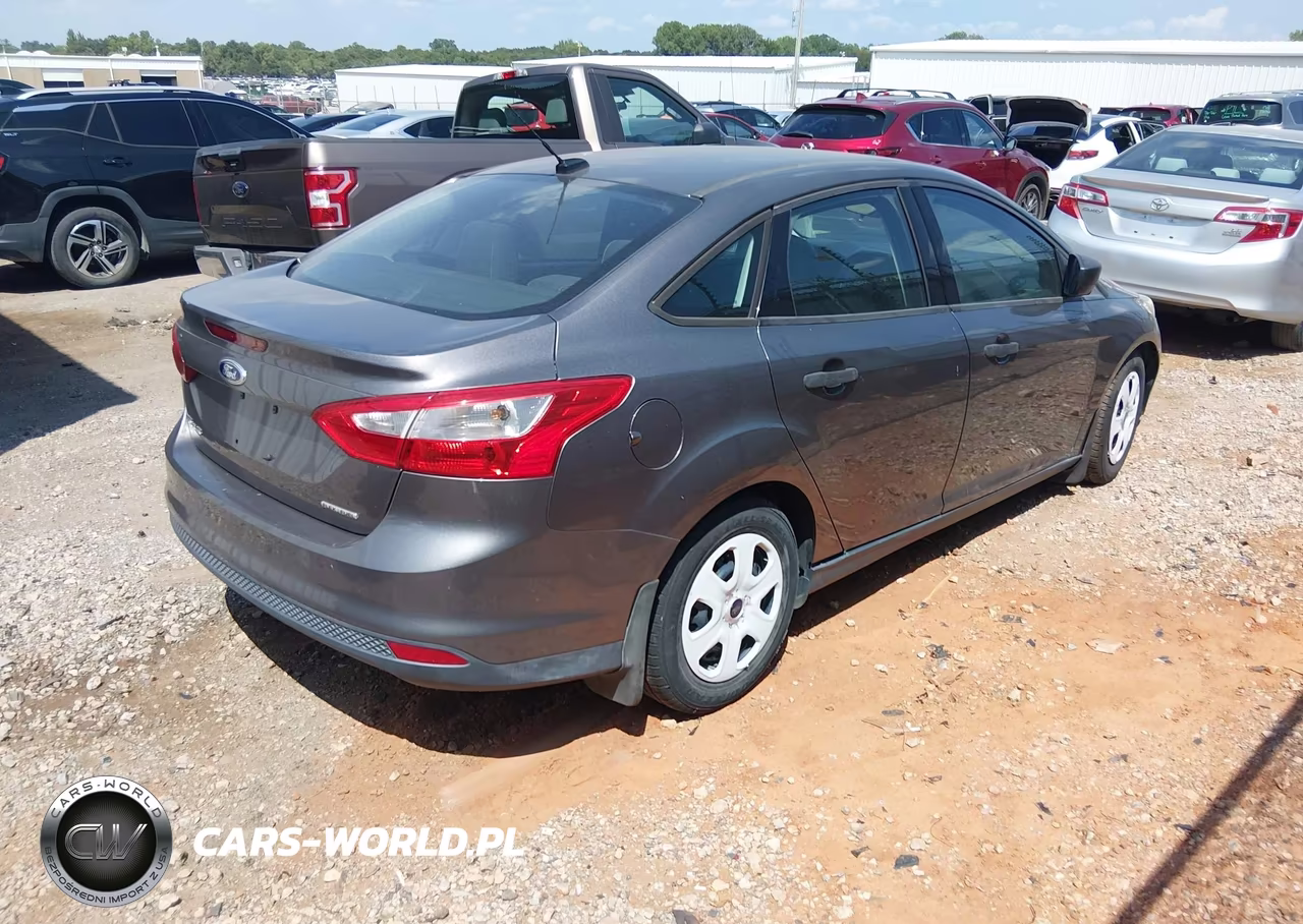 2014 Ford Focus S VIN:1FADP3E26EL270273 - 4