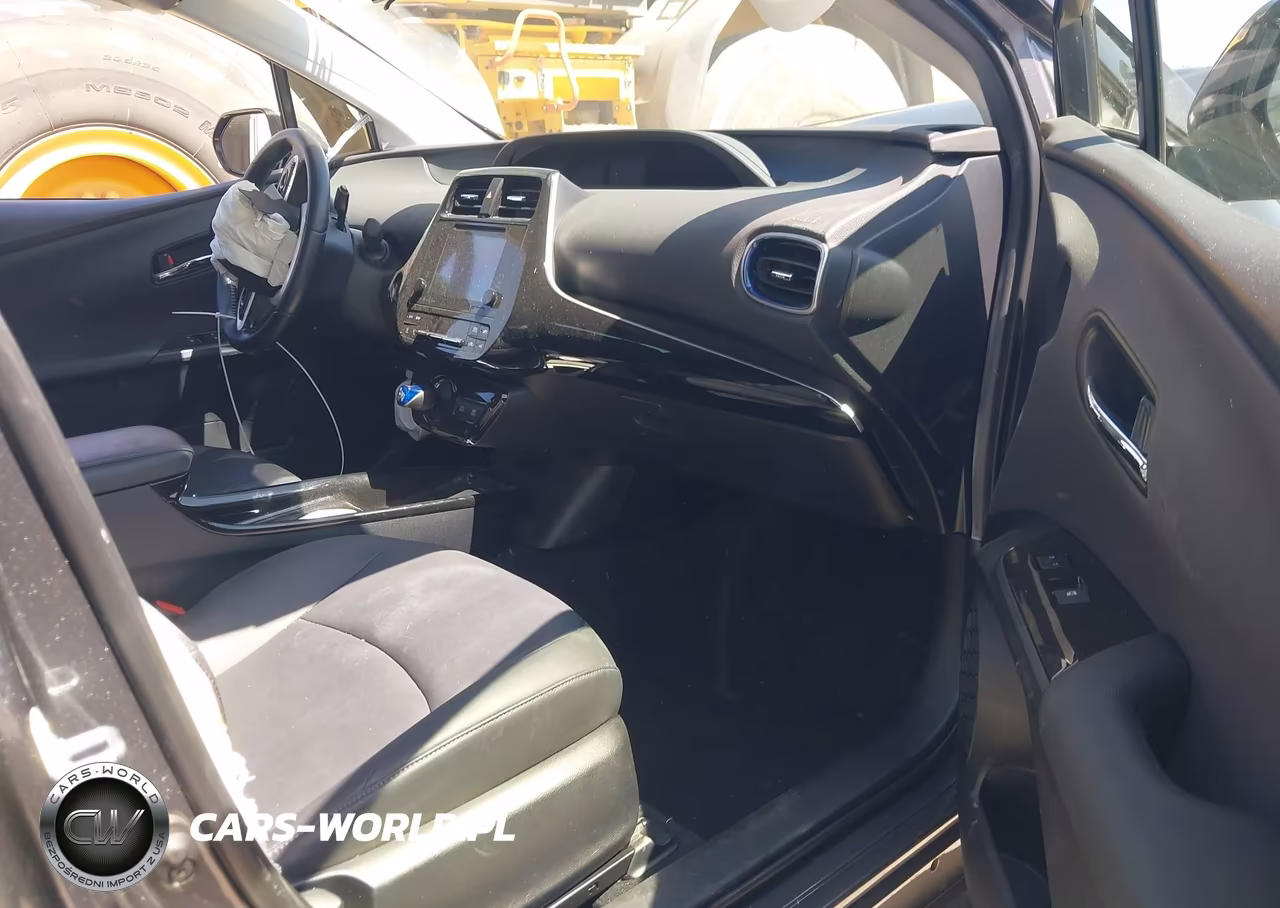 2016 Toyota Prius Three Touring VIN:JTDKARFU5G3006390 - 5