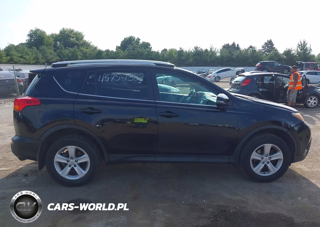 2014 Toyota Rav4 Xle VIN:2T3RFREVXEW198104 - 14