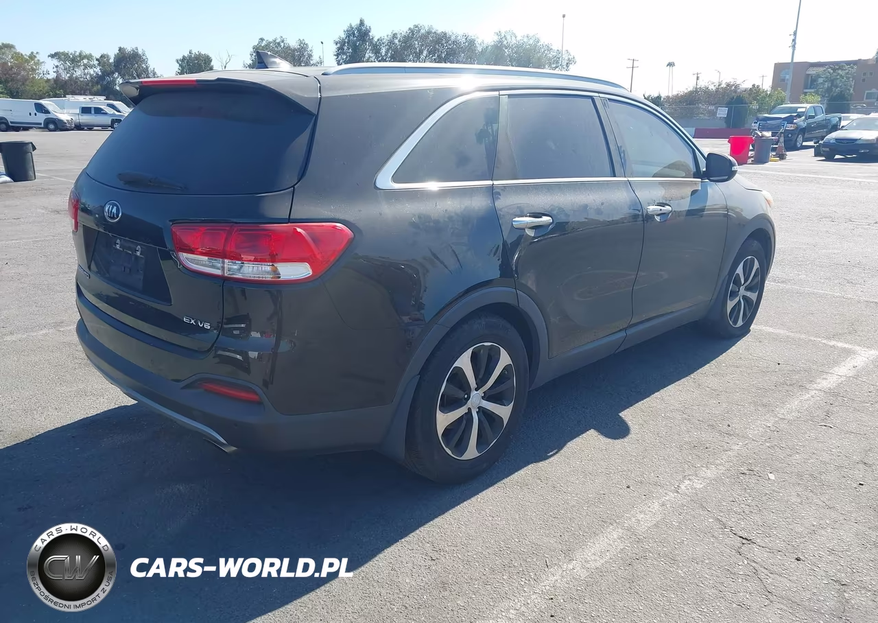 2017 Kia Sorento 3.3L Ex VIN:5XYPH4A52HG277800 - 4