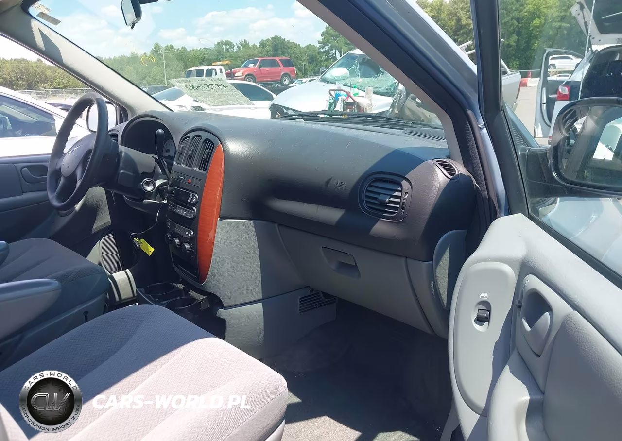 2006 Chrysler Town & Country VIN:1A4GP45R76B747028 - 5