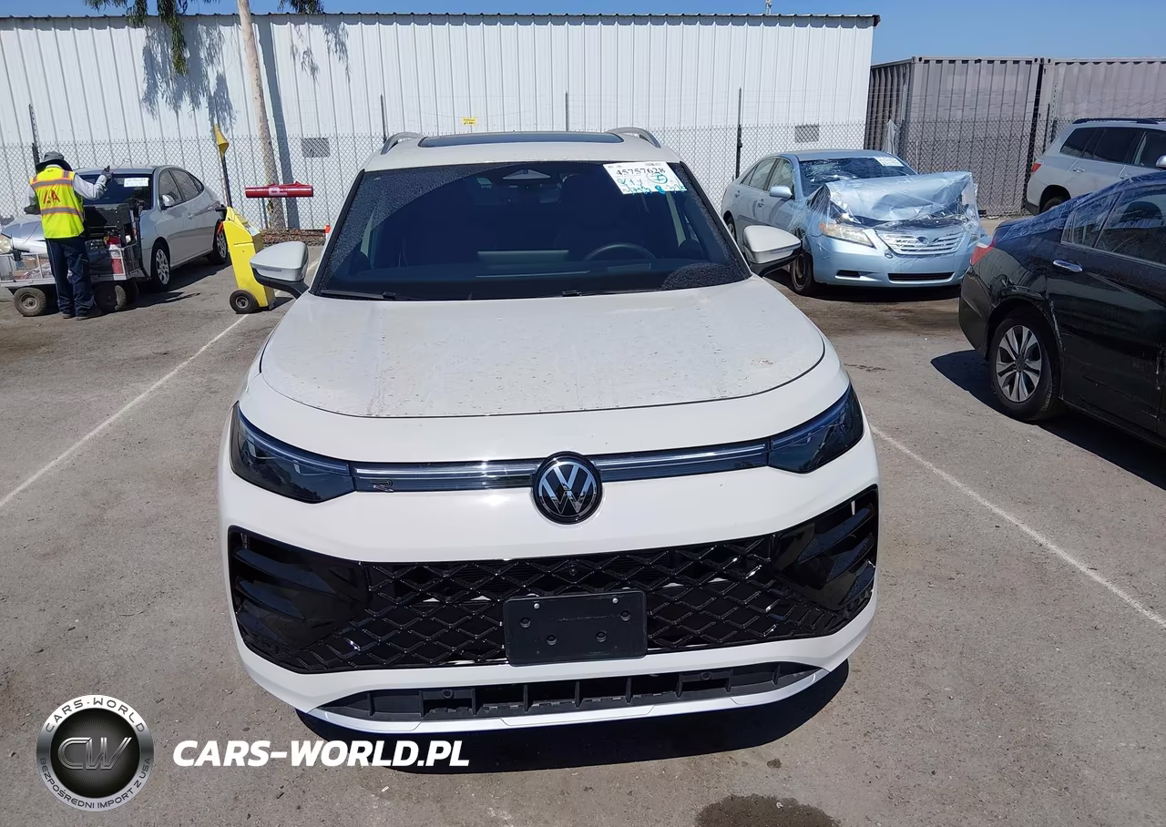 2025 Volkswagen Tiguan 2.0T Sel R-Line VIN:3VVLR7RM8SM040149 - 12