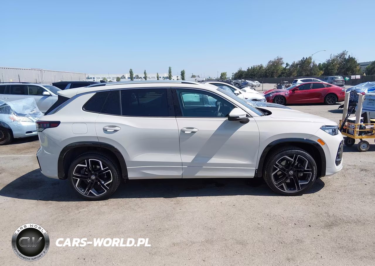 2025 Volkswagen Tiguan 2.0T Sel R-Line VIN:3VVLR7RM8SM040149 - 13