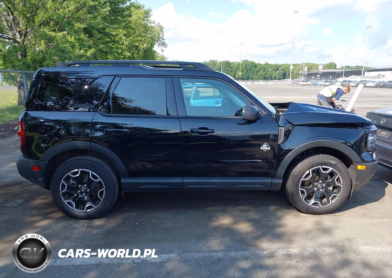 2025 Ford Bronco Sport Outer Banks VIN:3FMCR9CN1SRF64642 - 13