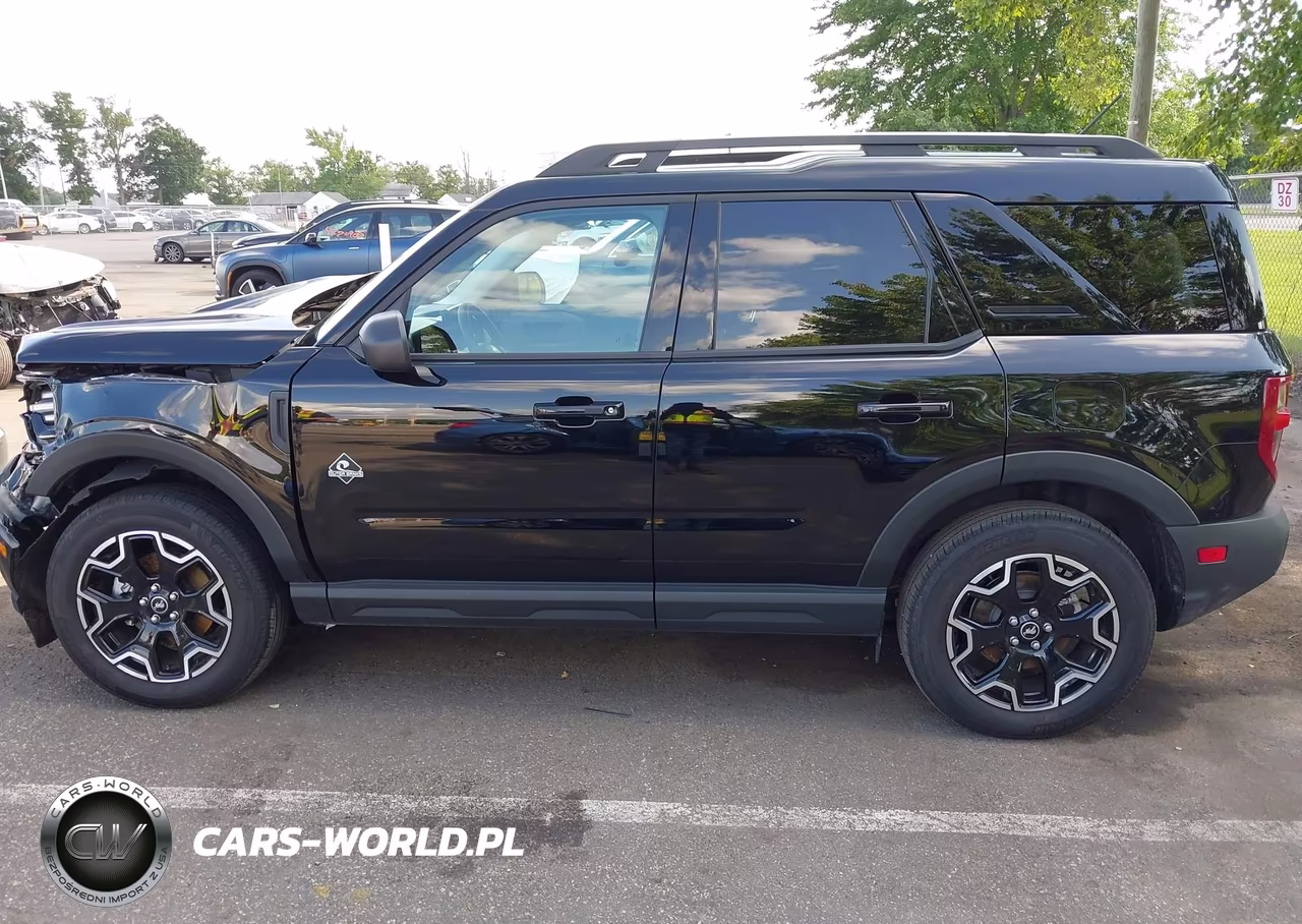 2025 Ford Bronco Sport Outer Banks VIN:3FMCR9CN1SRF64642 - 14