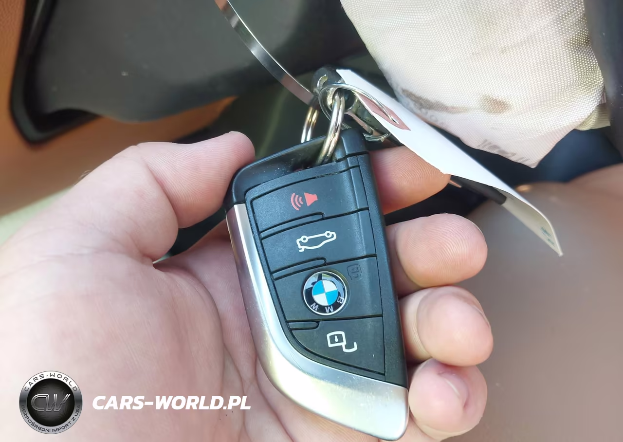 2024 BMW 330I VIN:3MW69FF01R8E02068 - 11