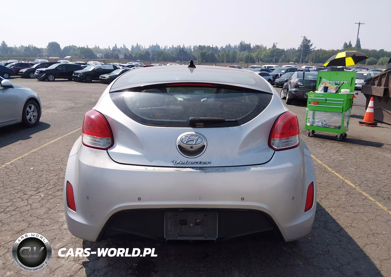 2016 Hyundai Veloster VIN:KMHTC6AD4GU292078 - 17