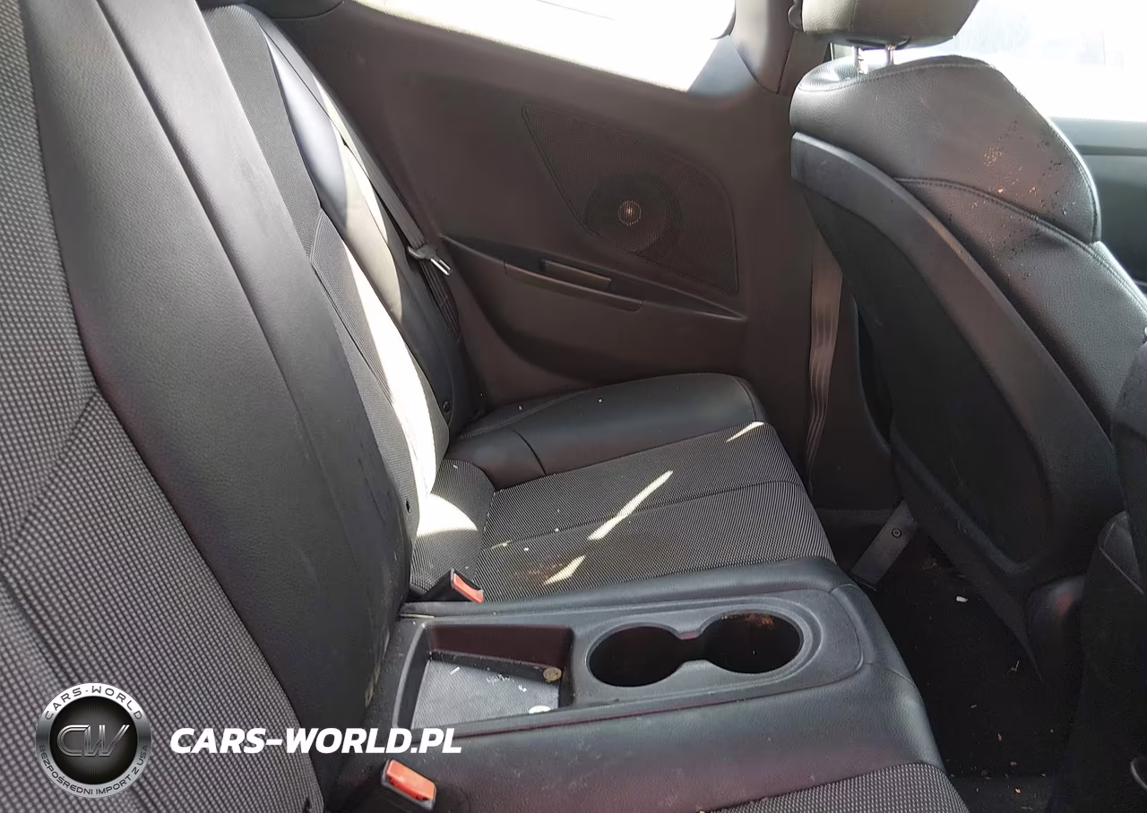 2016 Hyundai Veloster VIN:KMHTC6AD4GU292078 - 8