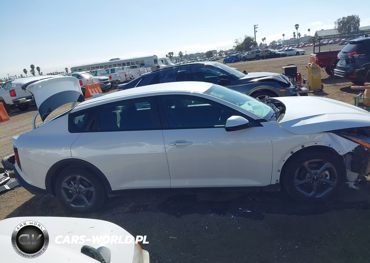 2025 Kia K4 Lxs VIN:3KPFT4DE4SE164893 - 13