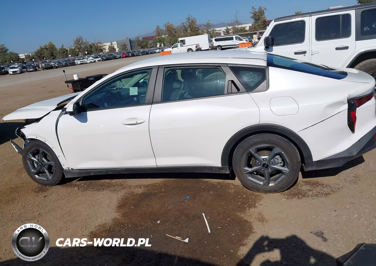 2025 Kia K4 Lxs VIN:3KPFT4DE4SE164893 - 14