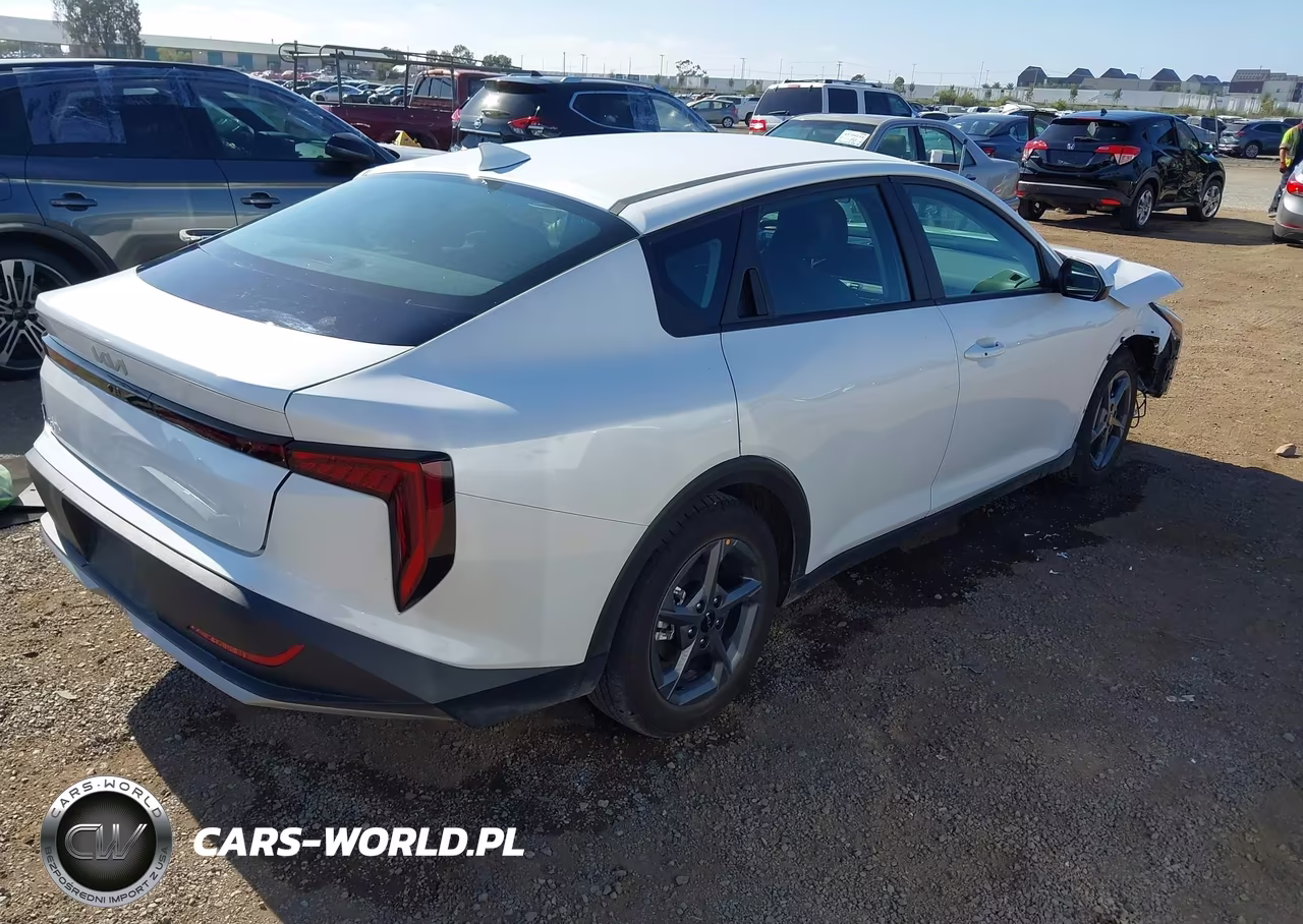 2025 Kia K4 Lxs VIN:3KPFT4DE4SE164893 - 4