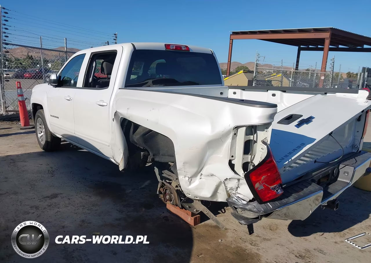 2018 Chevrolet Silverado 1500 1Lt VIN:3GCPCREC2JG240581 - 3