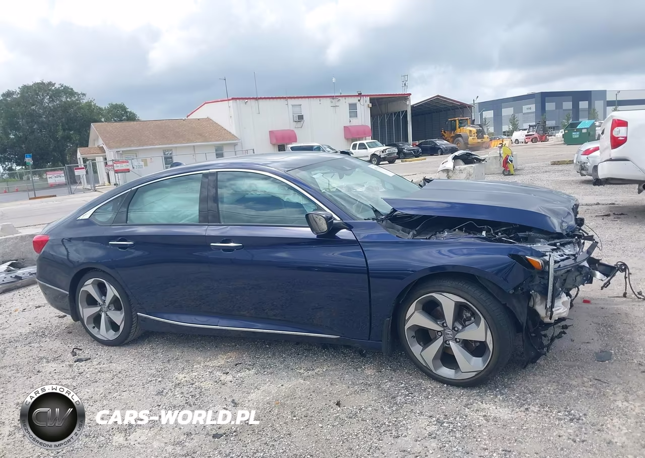 2018 Honda Accord Touring VIN:1HGCV1F96JA213641 - 13