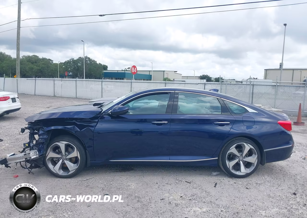 2018 Honda Accord Touring VIN:1HGCV1F96JA213641 - 14